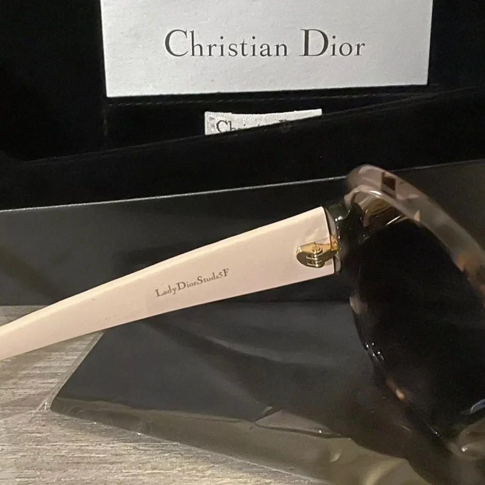 🎉HP🎉New Lady Dior Christian Dior Light Pink💖Studded 57mm Sunglasses Italy